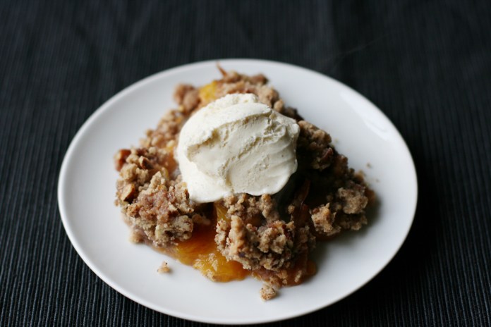 Peach and Pecan Crumble à la Mode